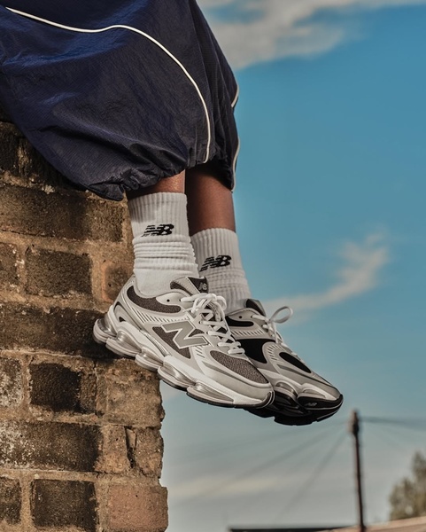 running sneakers, athletic shoes, walking shoes, casual sneakers, low top sneakers, new arrival, brand awareness, lifestyle, fresh, trustworthy, neutral, blue